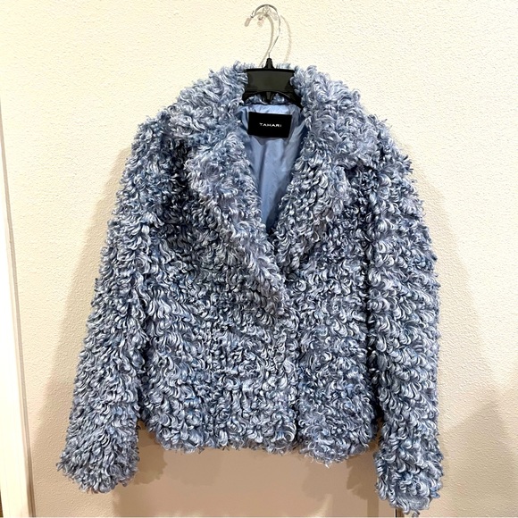 Tahari Pepper Model Pale Blue Curly Faux Fur Teddy Jacket. - Picture 3 of 4